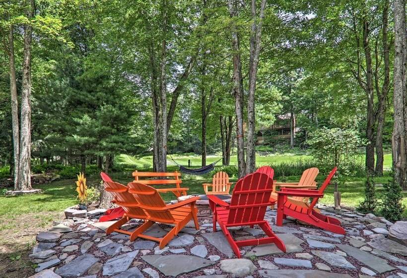 Fire Pit & Bbq: Elegant Split Rock Resort Getaway!