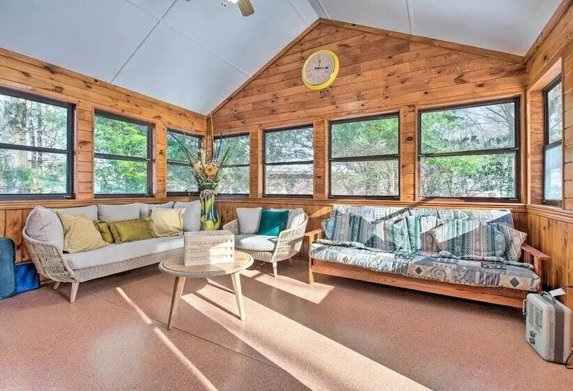 Fire Pit & Bbq: Elegant Split Rock Resort Getaway!