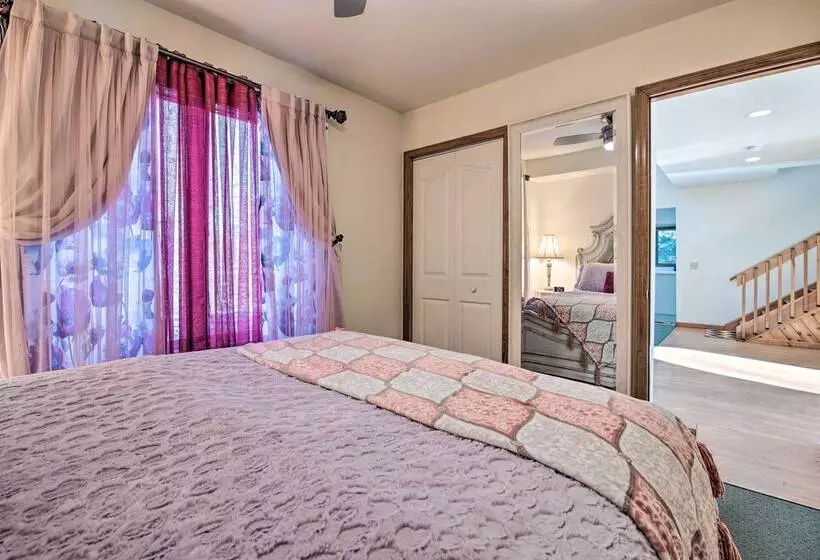 Fire Pit & Bbq: Elegant Split Rock Resort Getaway!