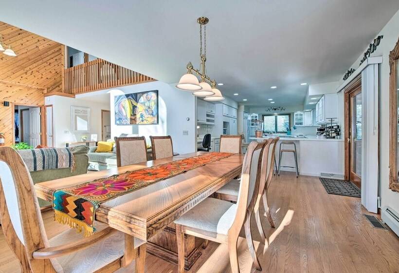 Fire Pit & Bbq: Elegant Split Rock Resort Getaway!