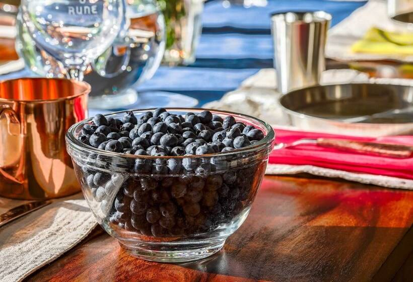 Elgin Home W/ Mountain Views ~ 3 Miles To Wineries