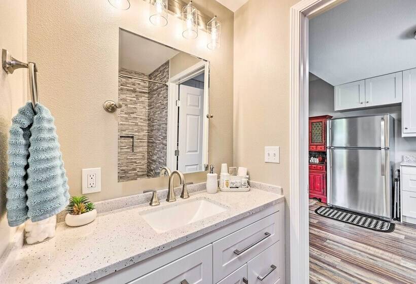 Eureka Springs Area Home W/ Porch, Grill!