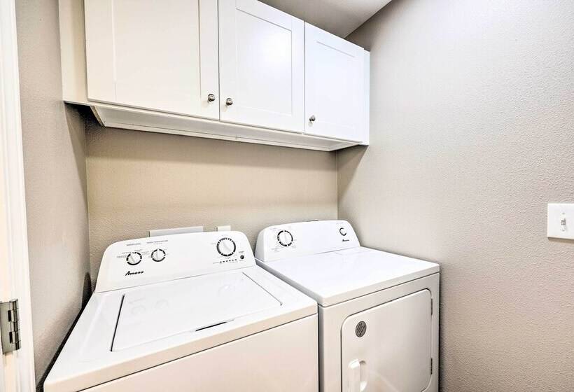 Eureka Springs Area Home W/ Porch, Grill!