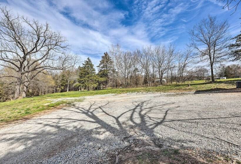 Eureka Springs Area Home W/ Porch, Grill!