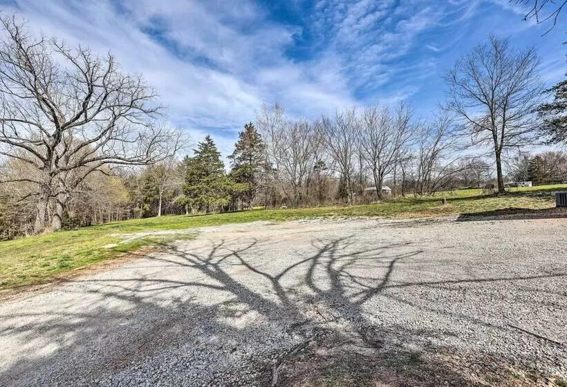 Eureka Springs Area Home W/ Porch, Grill!