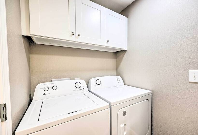 Eureka Springs Area Home W/ Porch, Grill!