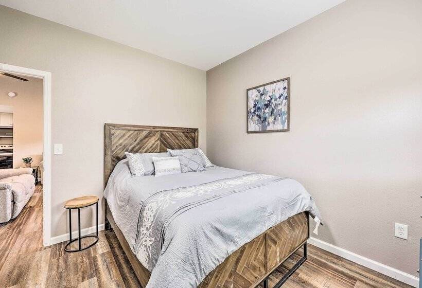 Eureka Springs Area Home W/ Porch, Grill!