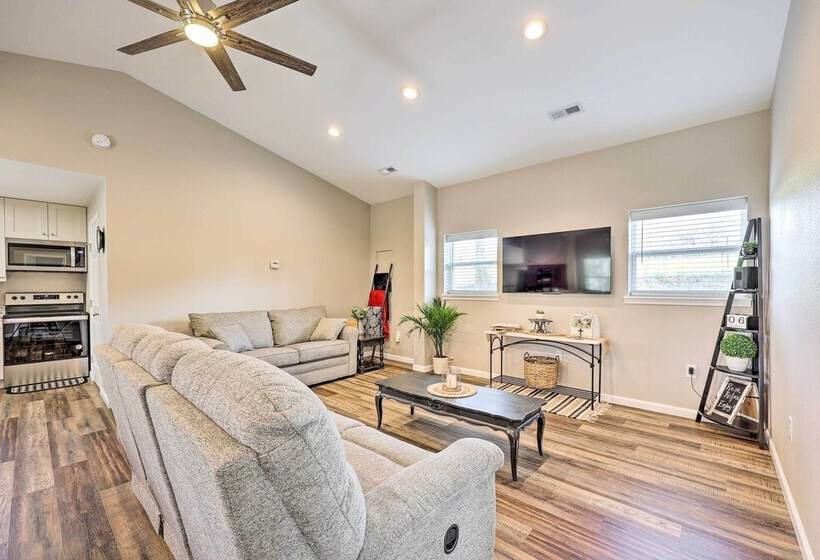 Eureka Springs Area Home W/ Porch, Grill!