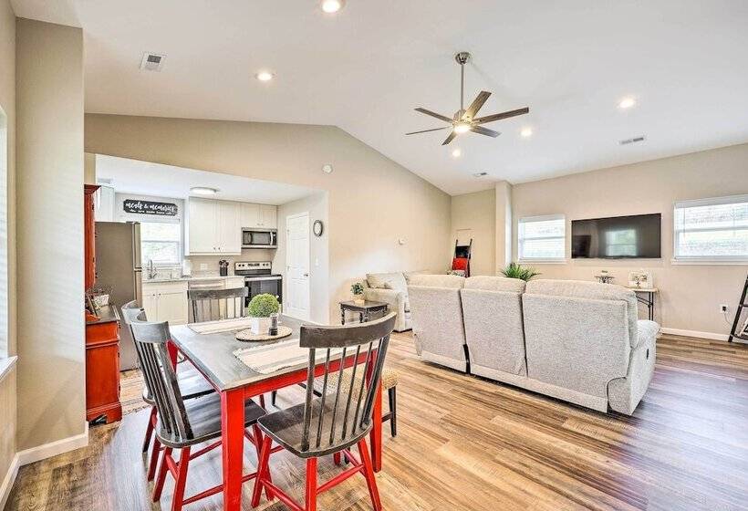 Eureka Springs Area Home W/ Porch, Grill!