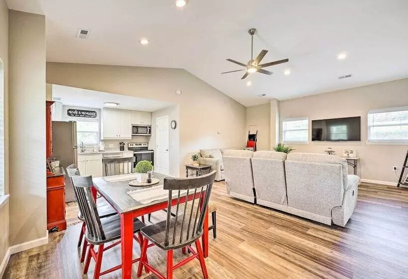 Eureka Springs Area Home W/ Porch, Grill!