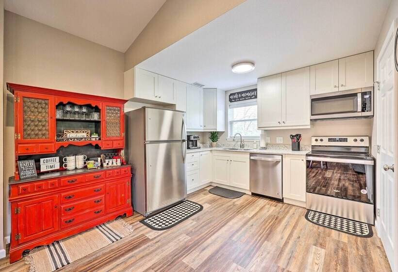 Eureka Springs Area Home W/ Porch, Grill!