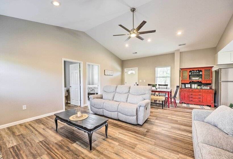 Eureka Springs Area Home W/ Porch, Grill!