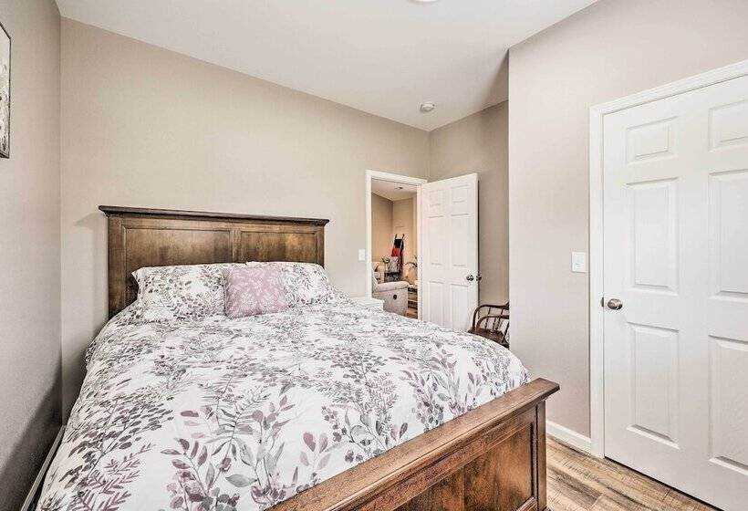 Eureka Springs Area Home W/ Porch, Grill!