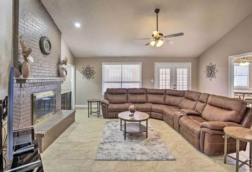 Family Friendly El Paso Abode W/ Large Yard!