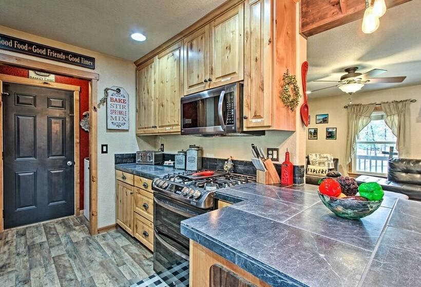 La Pine Hideaway Near Deschutes National Forest!