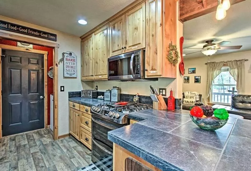 La Pine Hideaway Near Deschutes National Forest!