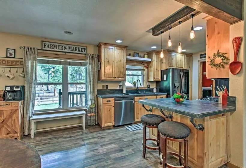 La Pine Hideaway Near Deschutes National Forest!