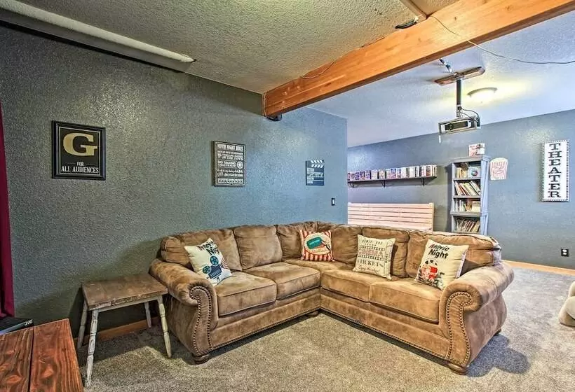 La Pine Hideaway Near Deschutes National Forest!