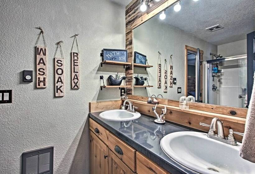 La Pine Hideaway Near Deschutes National Forest!