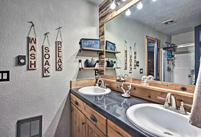 La Pine Hideaway Near Deschutes National Forest!