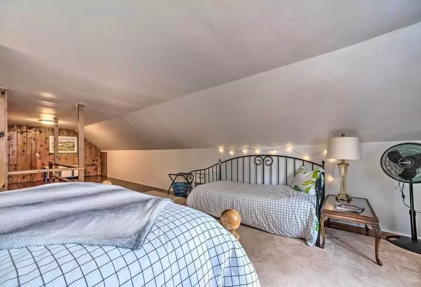 Lake Huron Cottage: Fire Pit, Steps To Beach!