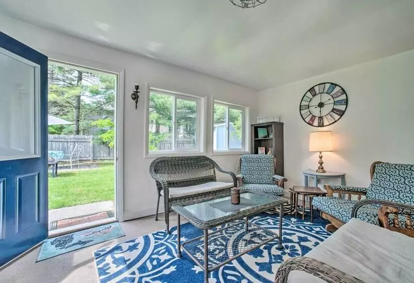 Lake Huron Cottage: Fire Pit, Steps To Beach!