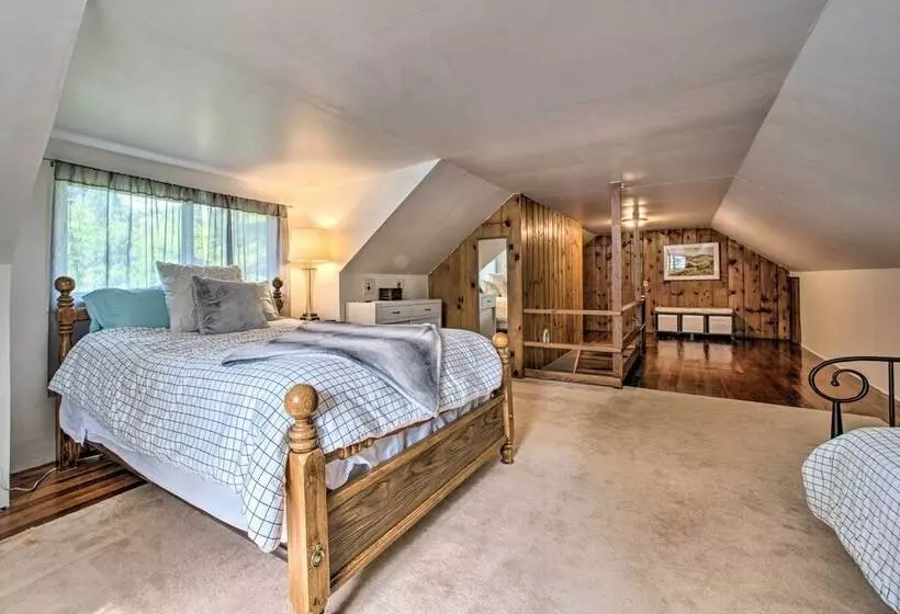 Lake Huron Cottage: Fire Pit, Steps To Beach!