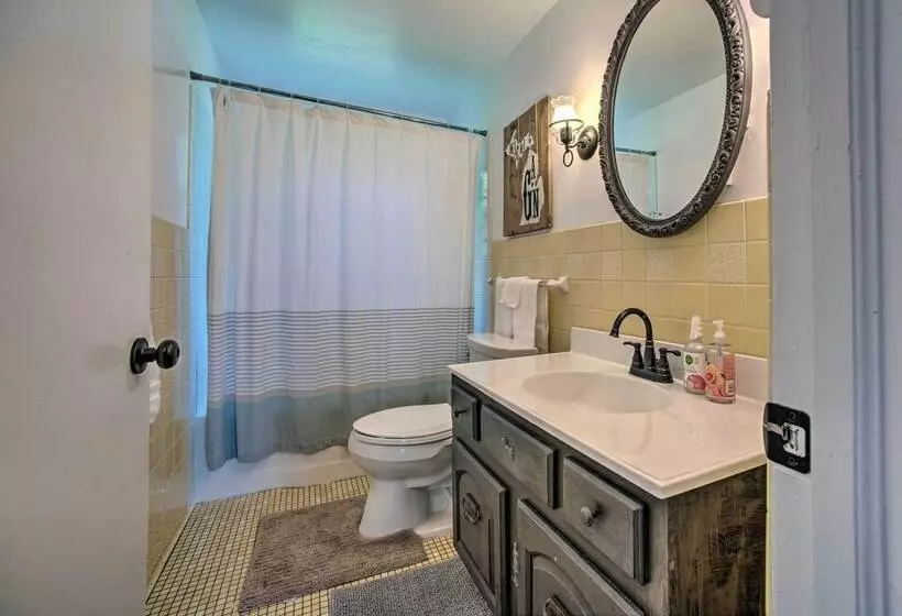 Lake Huron Cottage: Fire Pit, Steps To Beach!