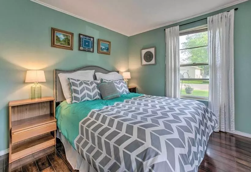 Lake Huron Cottage: Fire Pit, Steps To Beach!