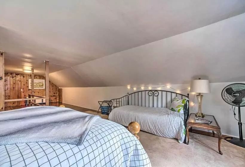 Lake Huron Cottage: Fire Pit, Steps To Beach!