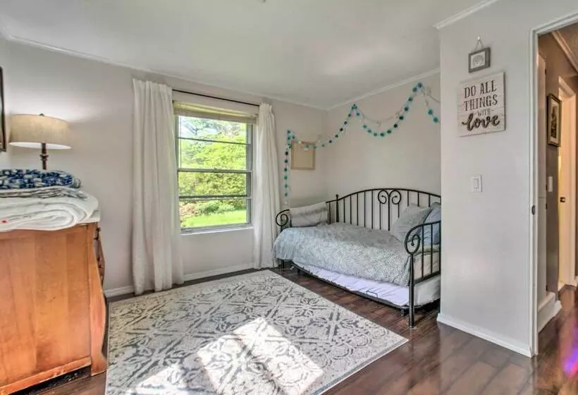 Lake Huron Cottage: Fire Pit, Steps To Beach!