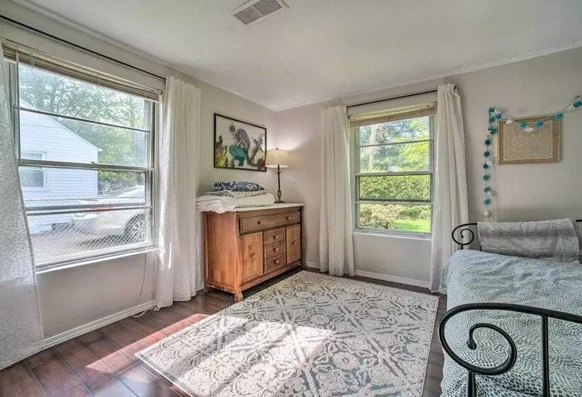 Lake Huron Cottage: Fire Pit, Steps To Beach!