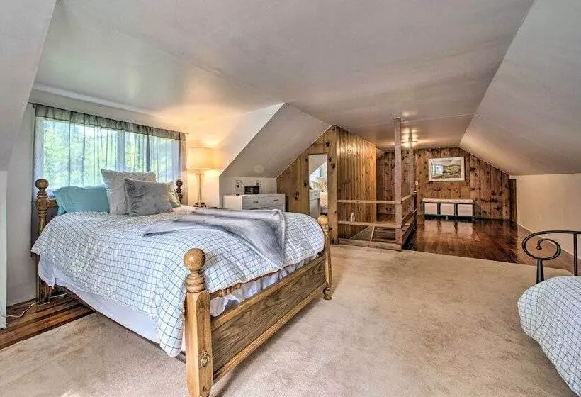 Lake Huron Cottage: Fire Pit, Steps To Beach!