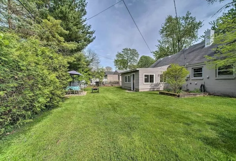 Lake Huron Cottage: Fire Pit, Steps To Beach!