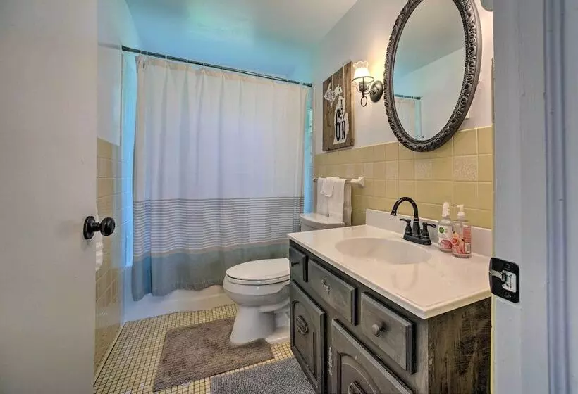 Lake Huron Cottage: Fire Pit, Steps To Beach!