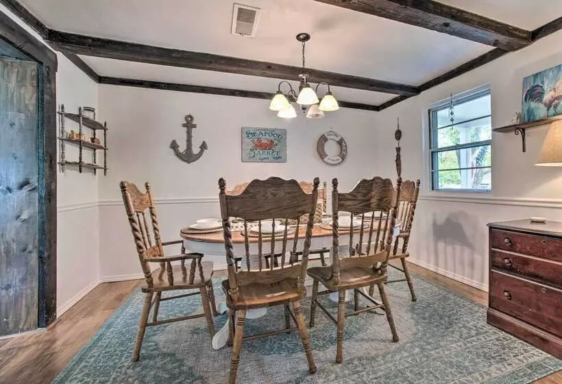 Lake Huron Cottage: Fire Pit, Steps To Beach!