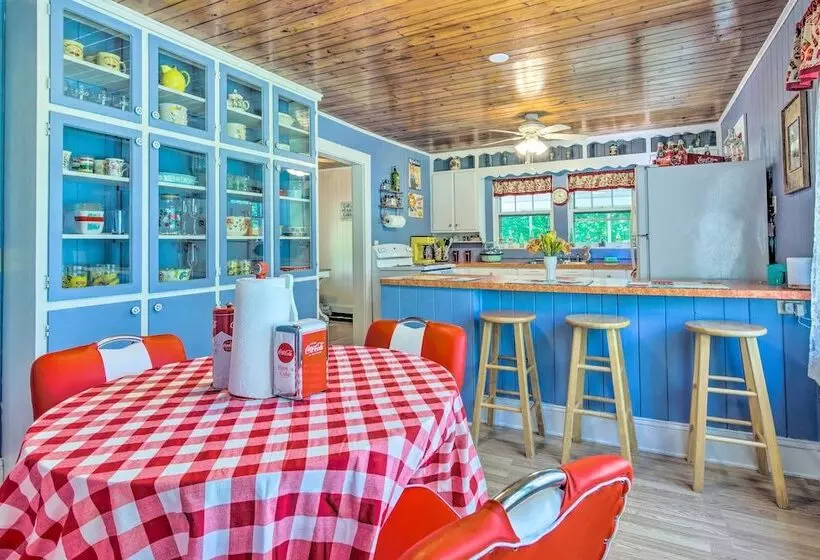 9 Mi To Lake Lure: Cottage W/ Deck & Fire Pits!