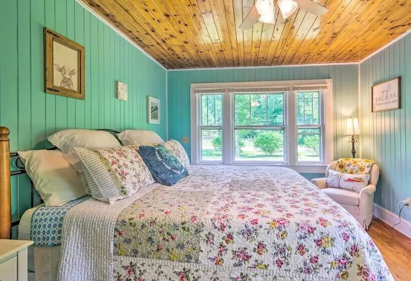 9 Mi To Lake Lure: Cottage W/ Deck & Fire Pits!