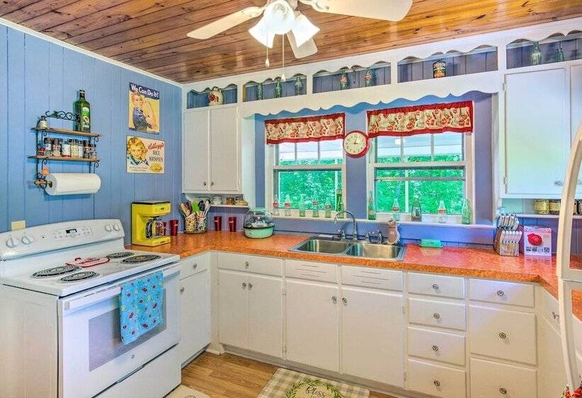 9 Mi To Lake Lure: Cottage W/ Deck & Fire Pits!