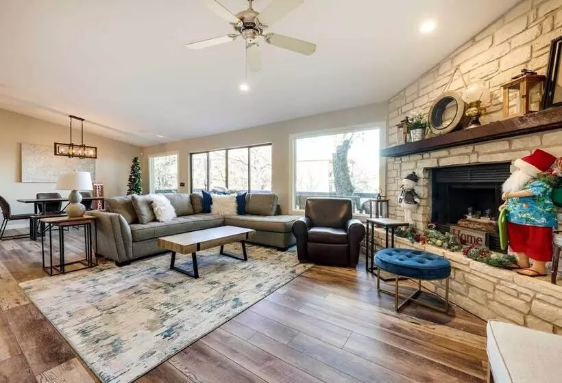 Lakefront Home: Hot Tub & Game Room In Spicewood