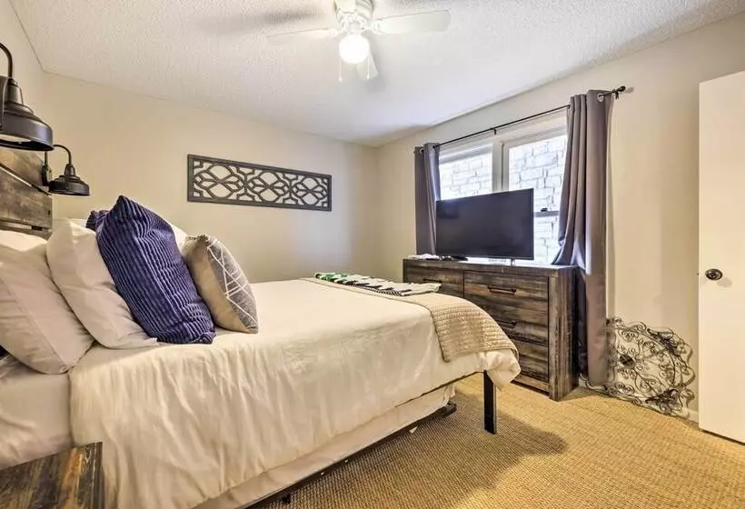 Lakefront Home: Hot Tub & Game Room In Spicewood