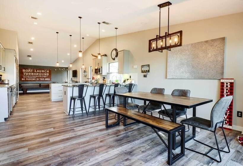 Lakefront Home: Hot Tub & Game Room In Spicewood