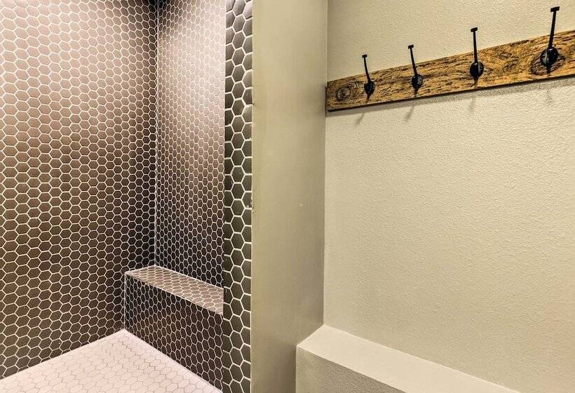 Lakefront Home: Hot Tub & Game Room In Spicewood