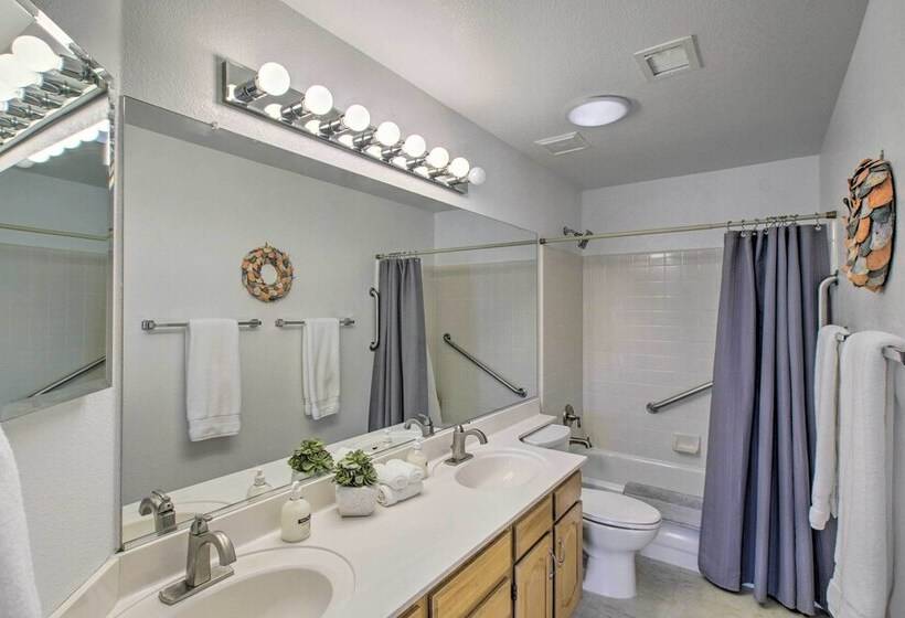 Luxurious Chandler Oasis W/ Heated Pool & Hot Tub!