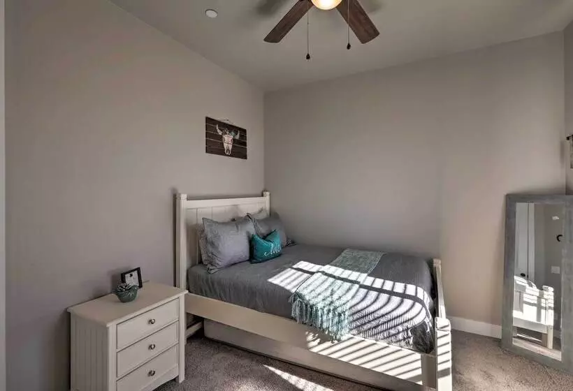 Flagstaff Home W/ Views   Near Arizona Snowbowl!