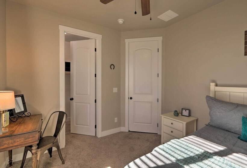 Flagstaff Home W/ Views   Near Arizona Snowbowl!