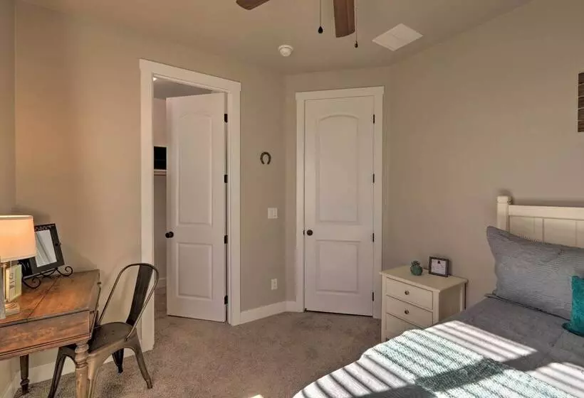 Flagstaff Home W/ Views   Near Arizona Snowbowl!