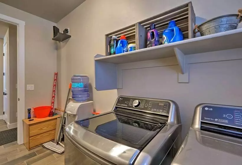 Flagstaff Home W/ Views   Near Arizona Snowbowl!