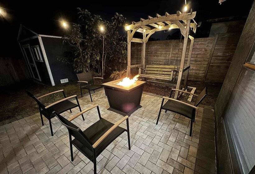 14 Mi To Dwtn Tampa Bay: Brandon Home W/ Fire Pit!