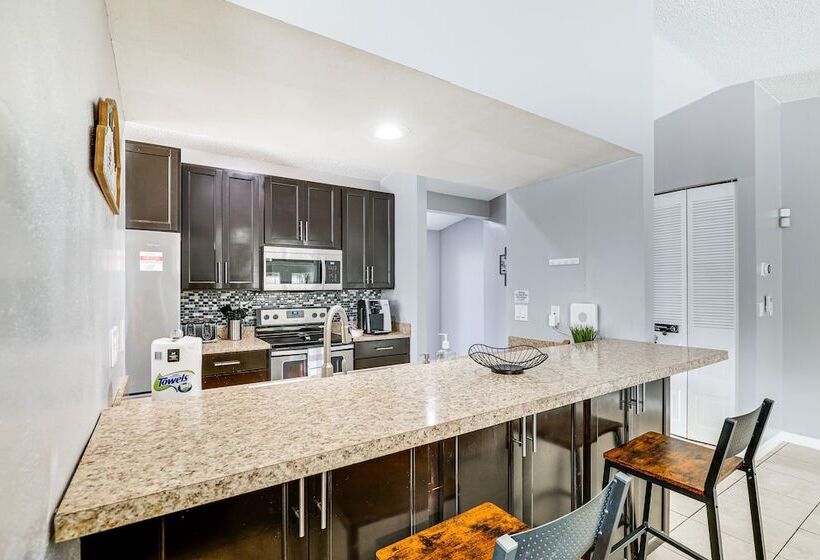 14 Mi To Dwtn Tampa Bay: Brandon Home W/ Fire Pit!